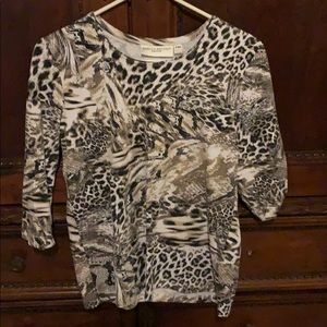 HP 😜😜🥳🎉🎉🎈🎊🎊Animal print 3/4 sleeve top